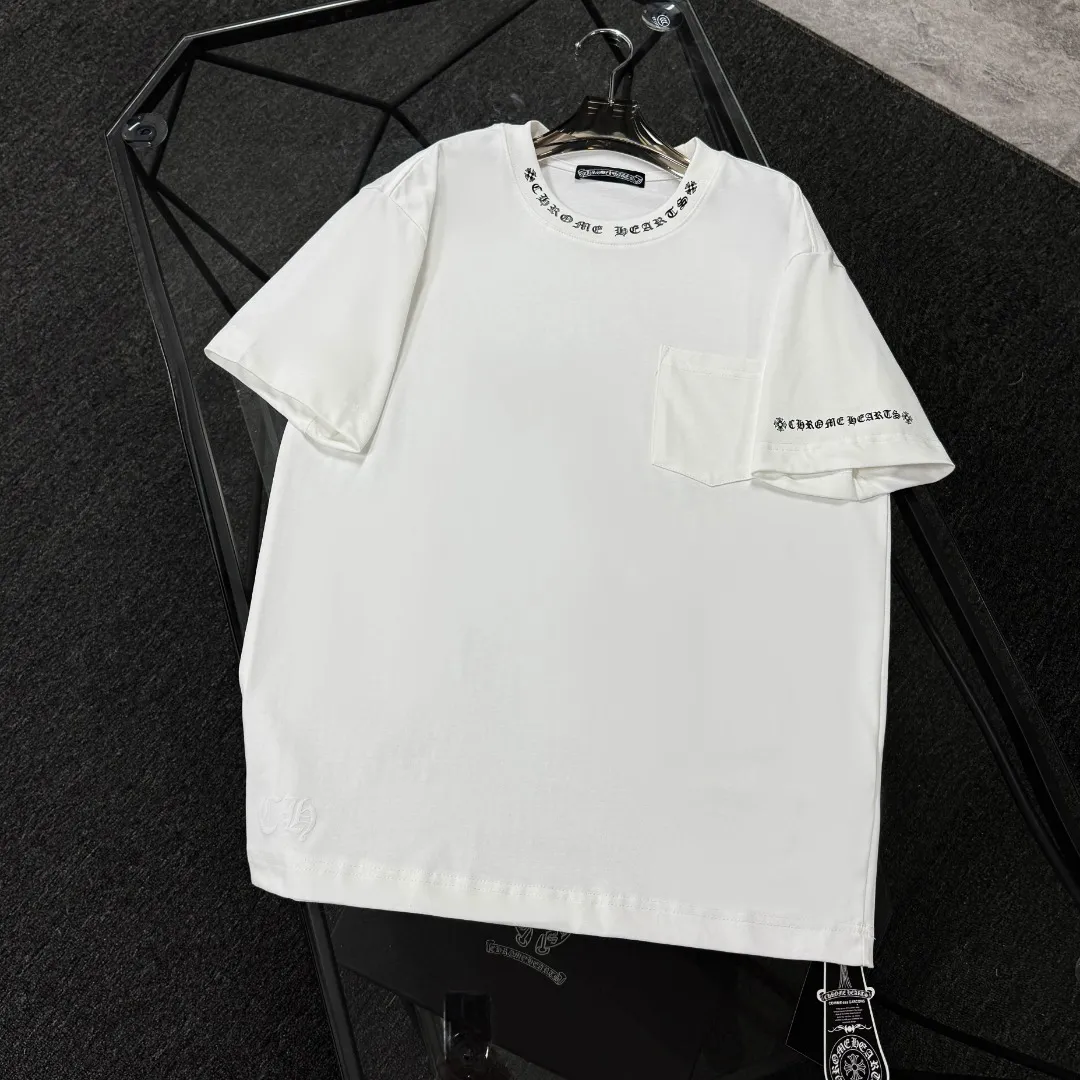 P170 Chrome Hearts Chrome Hearts 25 high-end versions. The fabric is made of 300 grams of high-density pure cotton. It does not deform or shrink. It has three labels. It is the same style for men and women. Technology: Digital printing. Color: White. Black. SIZE: S-XL.
